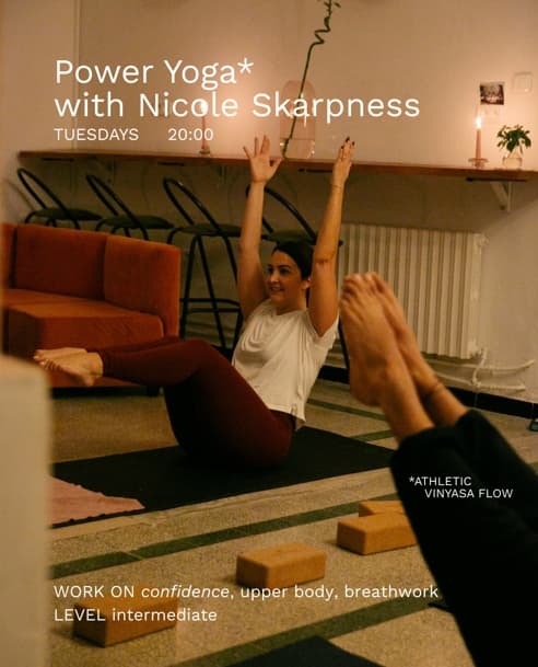 Power Yoga with Nicole Skarpness @nskarp - Sociale.